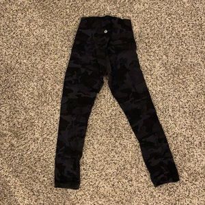 Lululemon 23 inch align leggings. Black camo size 2
